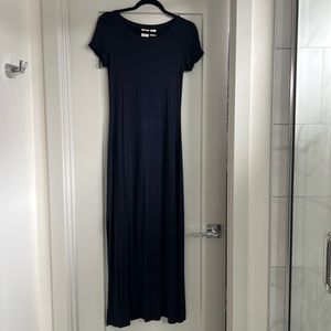 C&C California short sleeve navy blue dress with slit.